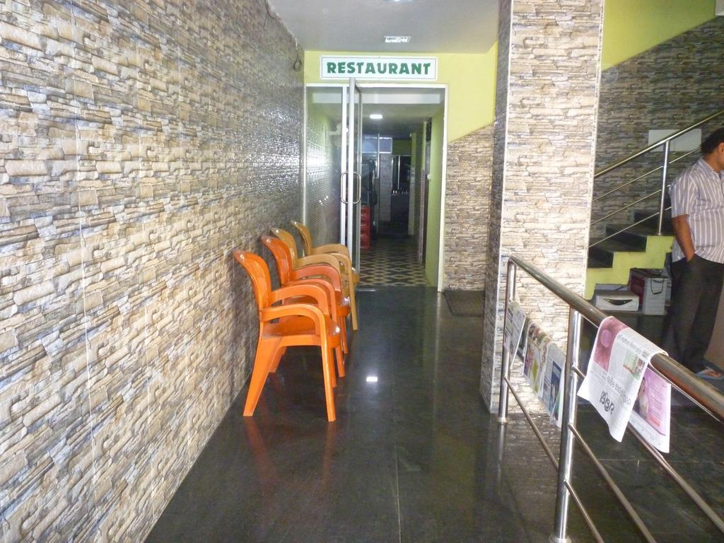 בובנשוואר Hotel Nirmal Inn מראה חיצוני תמונה